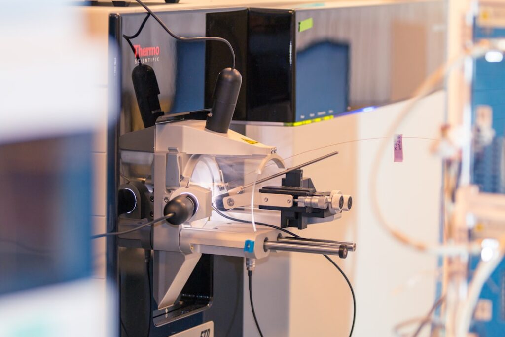 x ray fluorescence spectrometer analyzing a sample